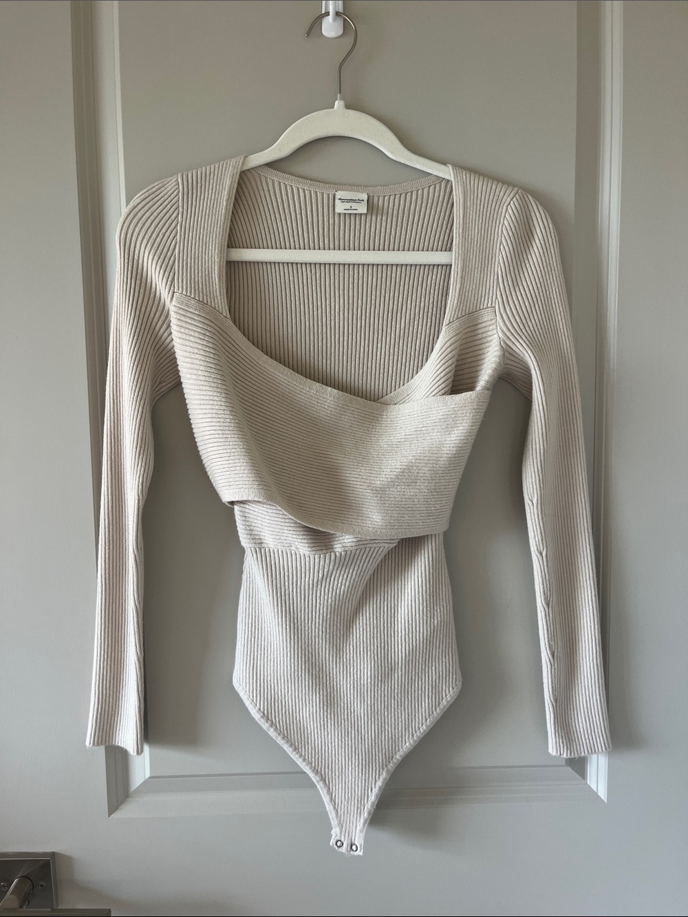 Abercrombie & Fitch Ribbed Scoop-Neck Long Sleeve Bodysuit in Taupe